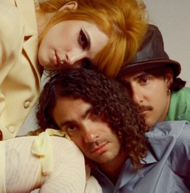 Paramore lanza el video musical de “Running Out Of Time”