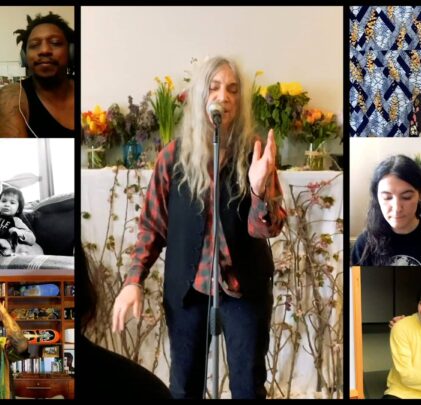 Patti Smith, Michael Stipe y Cyndi Lauper interpretan “People Have the Power”
