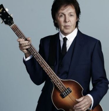 Paul McCartney comparte escenario con Ringo Starr y Ronnie Wood