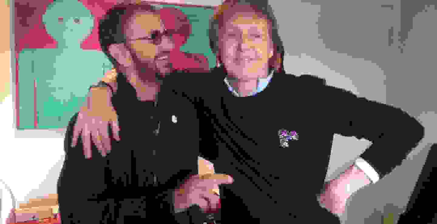 Paul McCartney y Ringo Starr rinden tributo a John Lennon