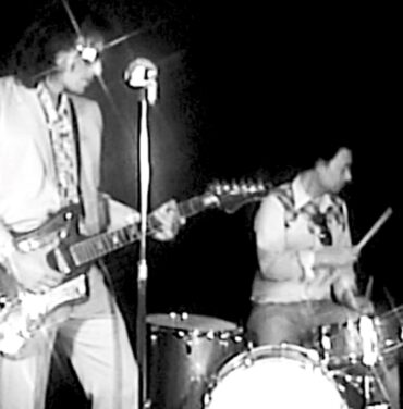 Escucha “Algo Más”, lo nuevo de Perrosky