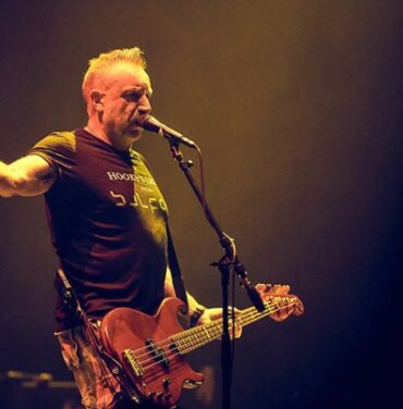 Peter Hook y Yamaha lanzan un bajo edición especial