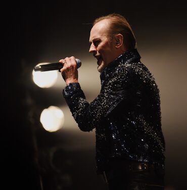 Peter Murphy celebrando 40 años de Bauhaus en el Teatro Metropólitan