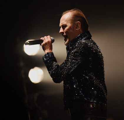 Peter Murphy celebrando 40 años de Bauhaus en el Teatro Metropólitan