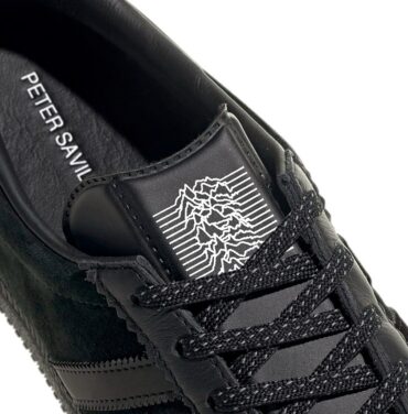 El arte de 'Unknown Pleasures' de Joy Division en unos Adidas