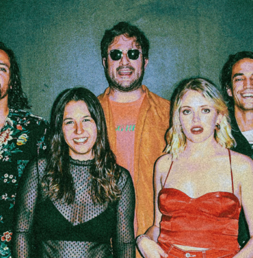 Escucha “Otra Vez”, lo nuevo de Petite Amie