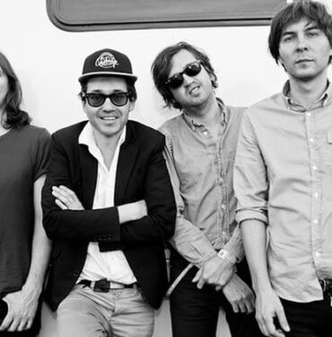 Phoenix estrena música en su regreso a los escenarios