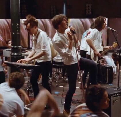 Phoenix estrena divertido video