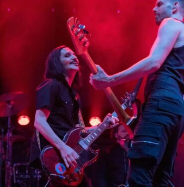 Momento sad: Brian Molko detiene show por uso de celulares