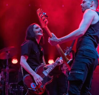 Momento sad: Brian Molko detiene show por uso de celulares