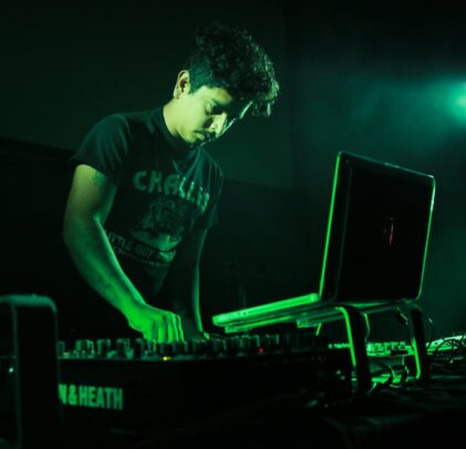 MUTEK.MX - PLAY 2: Cables, Botones y Dolor en los Pies