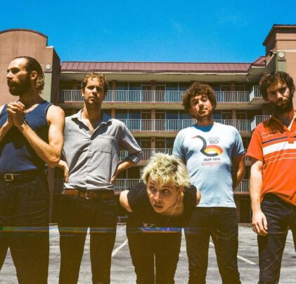 Pond le hace un cover a “Ray of Light” de Madonna