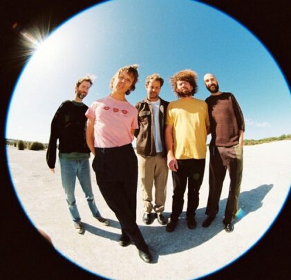 Pond estrena “(I'm) Stung” y anuncia nuevo álbum