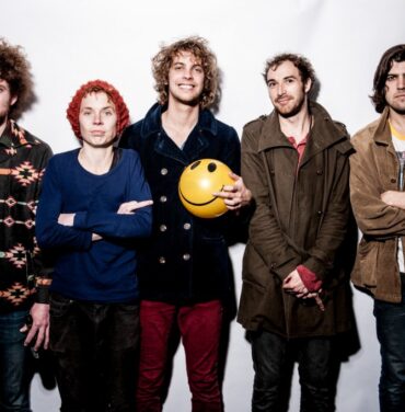 Pond comparte “Sweep Me Off My Feet”