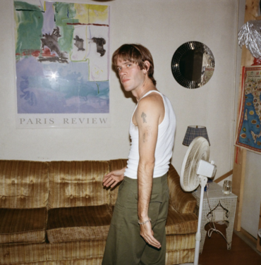 Porches comparte su versión del tema “Adore You” de Harry Styles