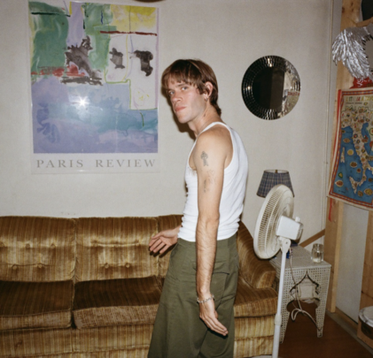 Porches comparte su versión del tema “Adore You” de Harry Styles