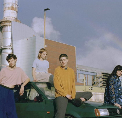 Porridge Radio presenta “Good For You” junto a Lala Lala