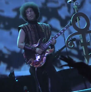 Prince estrena video en vivo para 