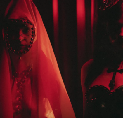 Pussy Riot y Boyfriend estrenan el video de “Dance With the Devil”