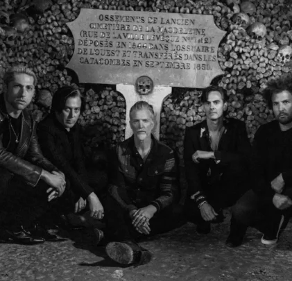 'Alive in the Catacombs' de Queens of the Stone Age será proyectada en México