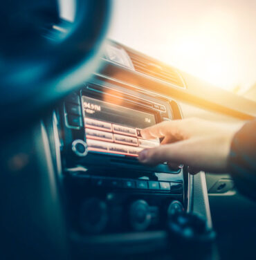 Ford, BMW y Tesla eliminan la radio AM/FM de automóviles