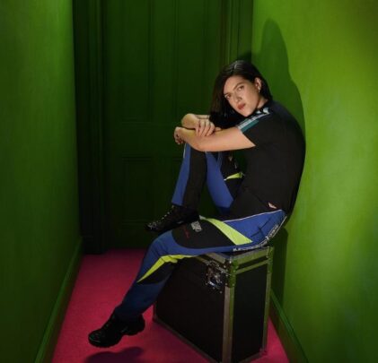 Romy estrena el video de “She's On My Mind”