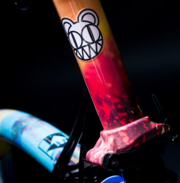 Radiohead, Foo Fighters y más diseñan bicicletas para recaudar fondos