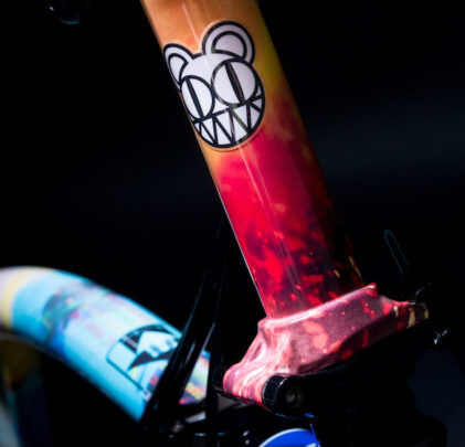 Radiohead, Foo Fighters y más diseñan bicicletas para recaudar fondos