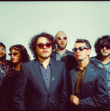 Ramona comparte su versión de “La Gata Bajo la Lluvia”