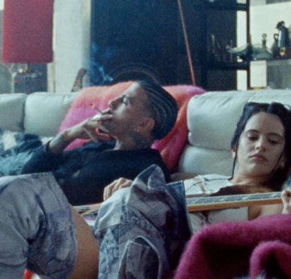 Rosalía y Rauw Alejandro acechan la noche con “Vampiros”