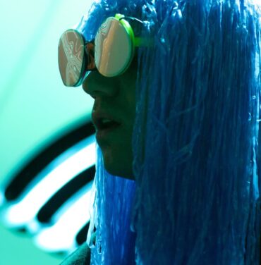 Instinto: Bochorno y sonido latino