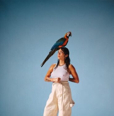 Reyna Tropical anuncia el EP, 'Malegría en la Oscuridad'