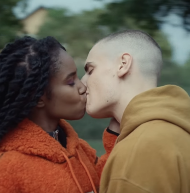 Robyn presenta el video 