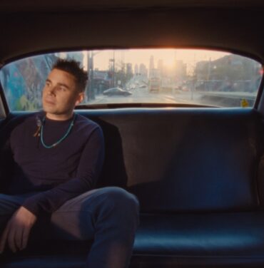 Rostam publica el video oficial para “From the Back of a Cab”