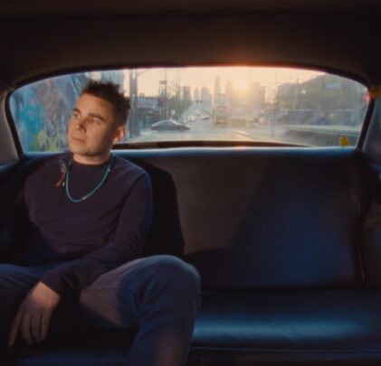 Rostam publica el video oficial para “From the Back of a Cab”