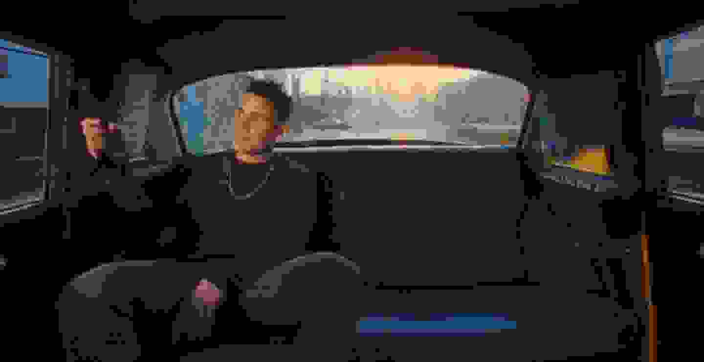 Rostam publica el video oficial para “From the Back of a Cab”
