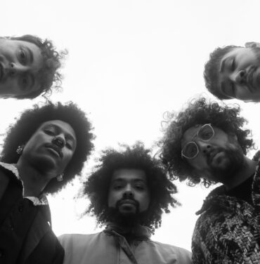 ¡Ya puedes escuchar 'Closet Botanist' de Rudy De Anda!