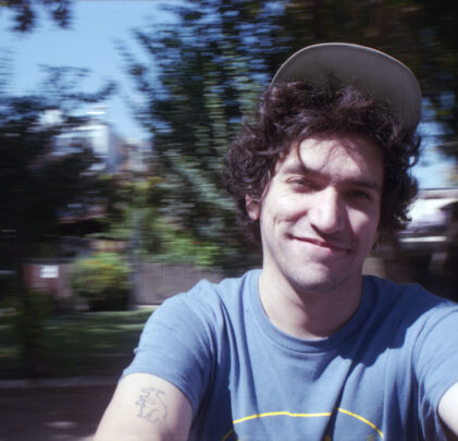 Simón Campusano comparte detalles de 'Sobre Habitar la Depresión Intermedia'