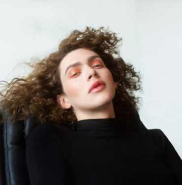 Escucha “UNISIL”, lo nuevo de SOPHIE