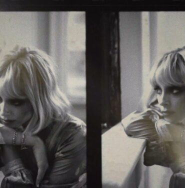 Escucha el cover de St. Vincent para “Piggy” de Nine Inch Nails