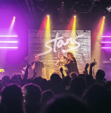 Stars: El regreso de las estrellas al unísono