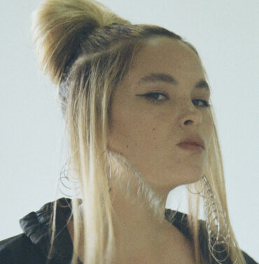 Saya Gray prepara su álbum debut ¡conócela!