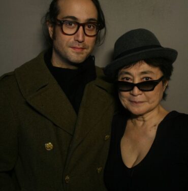 Yoko Ono ha cedido derechos de ocho empresas a Sean Lennon