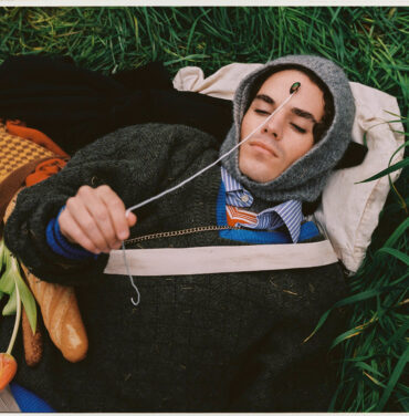 Sen Senra lanzó el video de “Tumbado en el Jardín Viendo Atardecer”