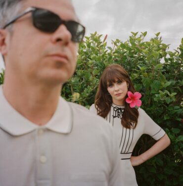 She & Him estrena la canción, “Wouldn't It Be Nice”