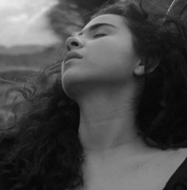 Escucha “Tristeza” de Silvana Estrada
