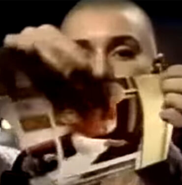 Hace 30 años Sinéad O'Connor rompió una foto de un papa