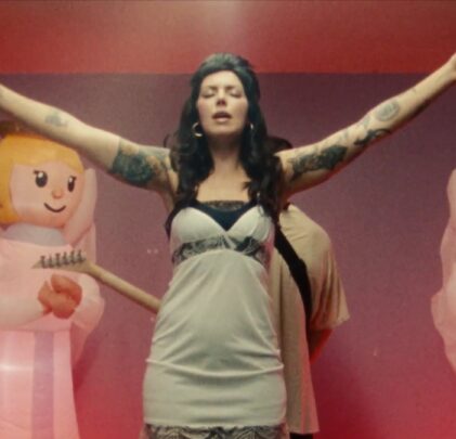 Sleigh Bells libera “Justine Go Genesis”