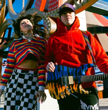 Sleigh Bells revive su esencia con “Wanna Start a Band?”