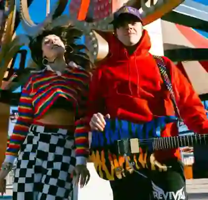 Sleigh Bells revive su esencia con “Wanna Start a Band?”